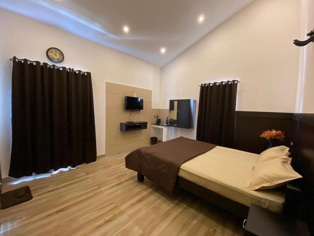 Rr Holidays - Home Stay Кодайканал Экстерьер фото